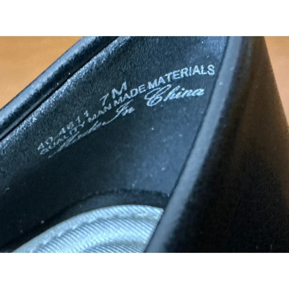 Easy Street Waive Pump Womens 7M Black Low Kitten Heel Square Toe